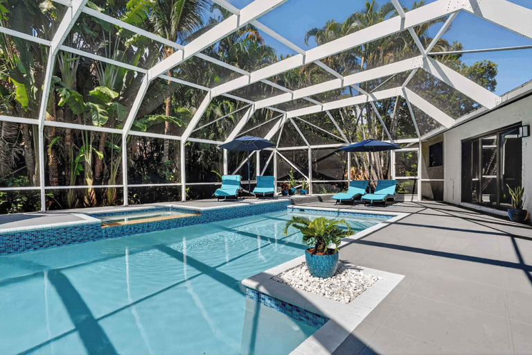 Interior 2, Seabreeze Court by Rove 4BR Home w Pool & Hottub, Palm Beach