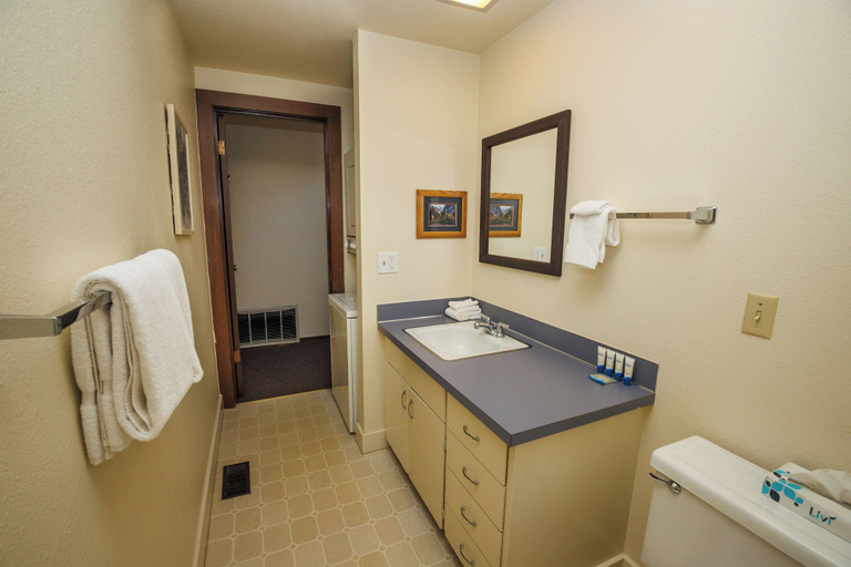 Interior 3, Landrise 7, Deschutes