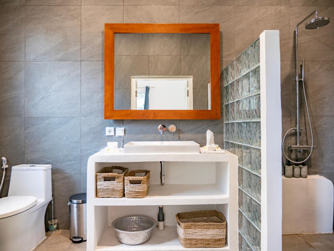 Bathroom 4, Villa on Air, Lombok