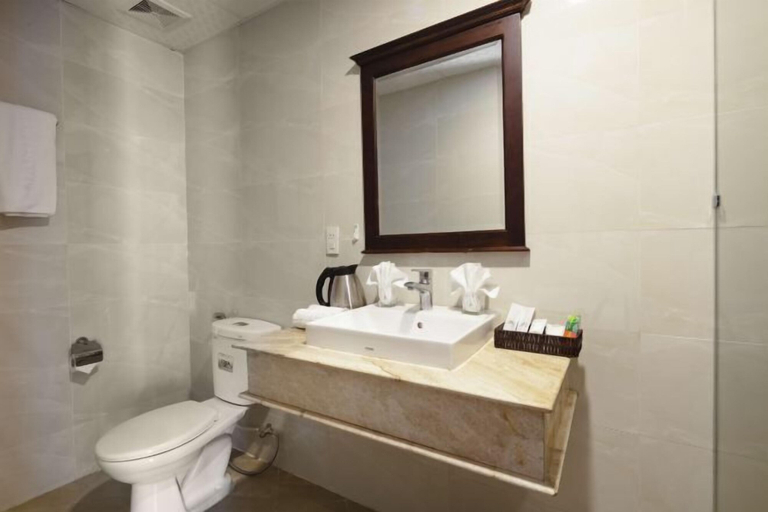 Bathroom 5, Maro Hotel & Apartment, Nha Trang
