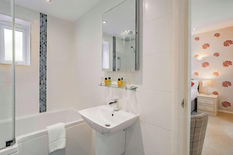 Bathroom 5, Burn How Garden Hotel - Bowness on Windermere, Cumbria