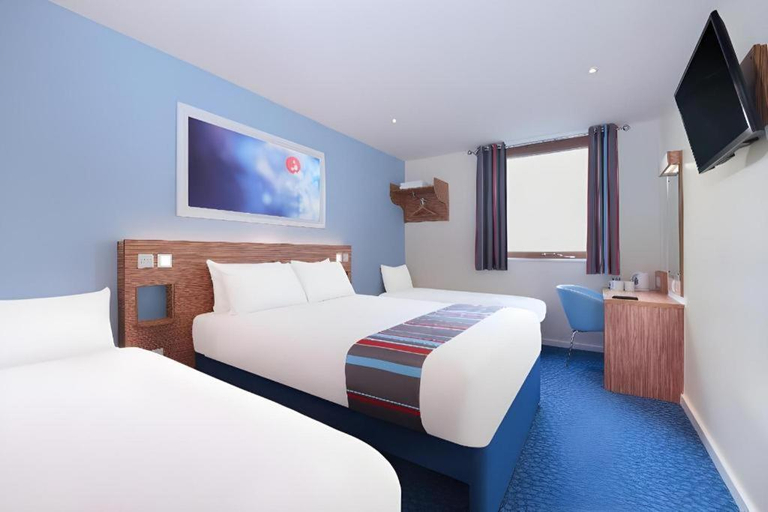 Bedroom 5, Travelodge Alton Four Marks, Hampshire