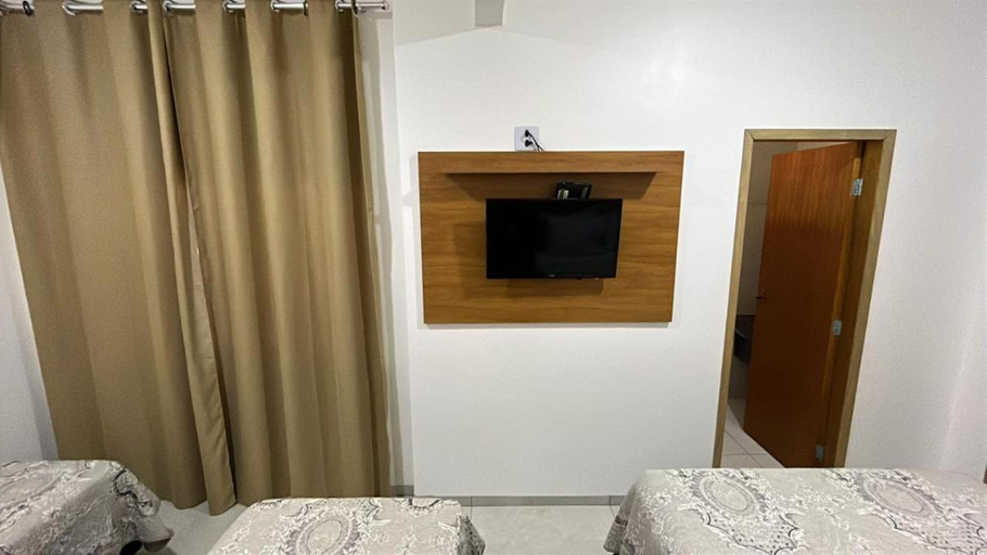 Others 4, Hotel Luz, Fronteira