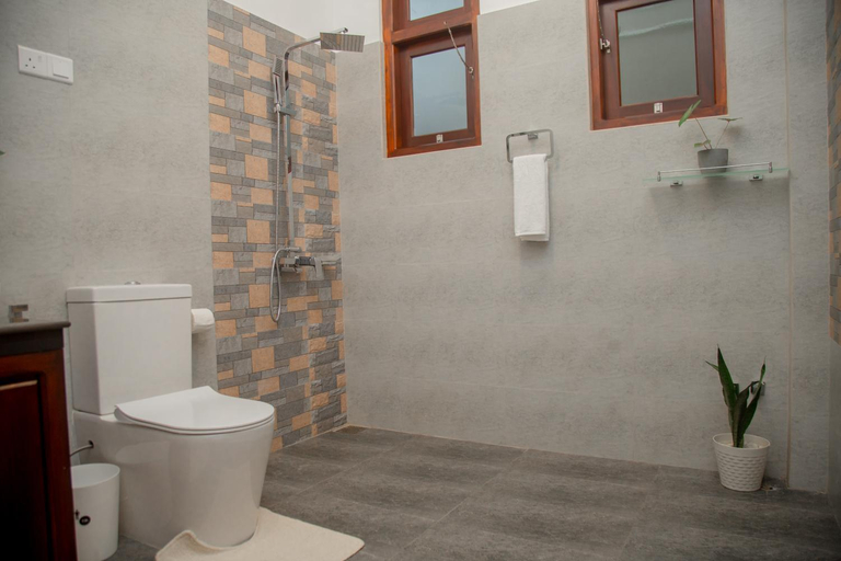 Bathroom 4, Villa White Elephant, Hikkaduwa