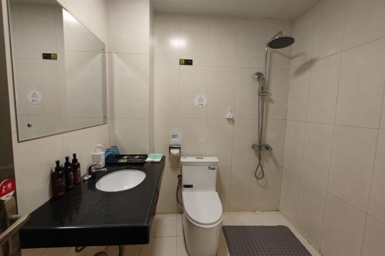 Bathroom 4, Yide Hotel (Yingde Pearl Plaza Pedestrian Street), Qingyuan