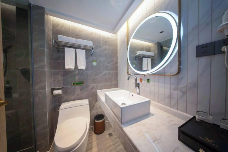 Bathroom 3, Vienna International Hotel (Yunfu City Center Yihua Plaza), Yunfu