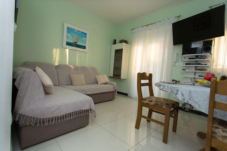 Room 4, Beachfront Holiday Home With Pool Mami, Marina