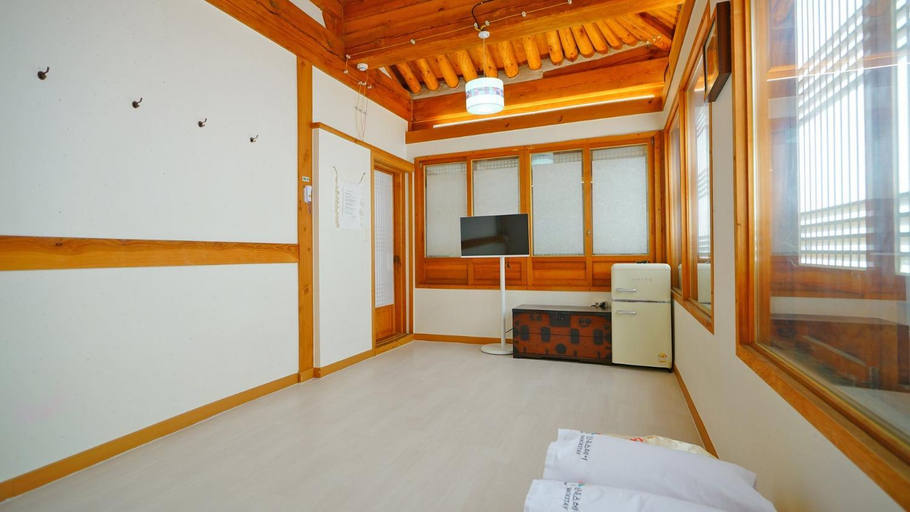 Bedroom 2, Jeonju Hanok On You, Jeonju