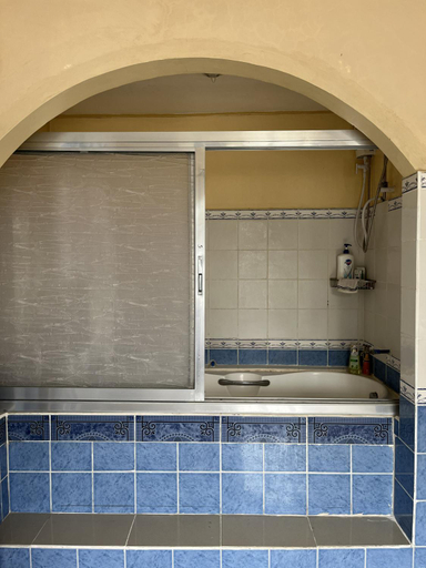Bathroom 4, Brussels Garden Inn, Lagawe
