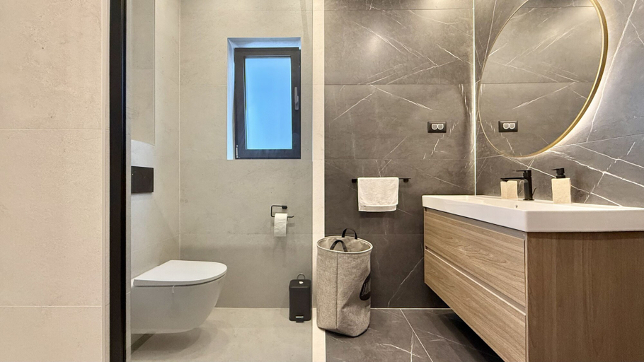 Room 4, Lux Villa Serene With Heated Pool, Jasenice