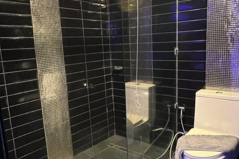 Bathroom 3, Oscar Palace Hotel & Wellness Center, Sadao