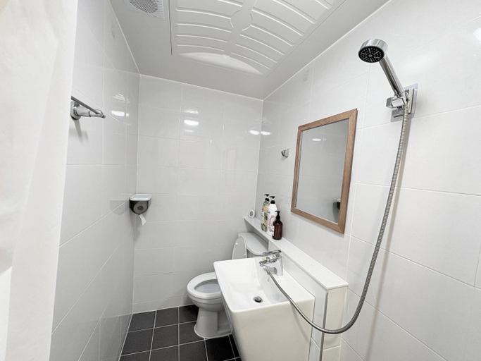Bathroom 3, Stay 42, Gwang-jin