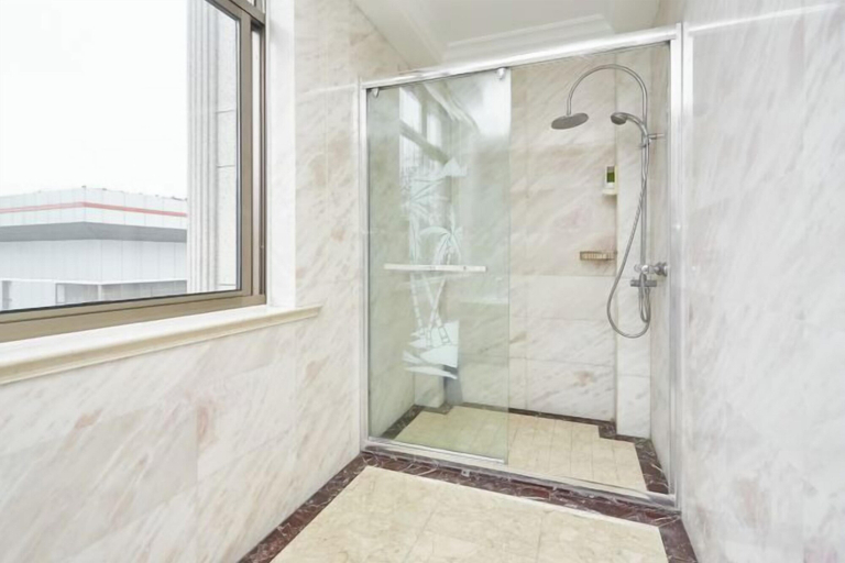 Bathroom 3, Jinxiu Hotel, Shanghai
