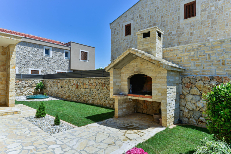 Room 4, Villa Carnela With Heated Pool, Privlaka