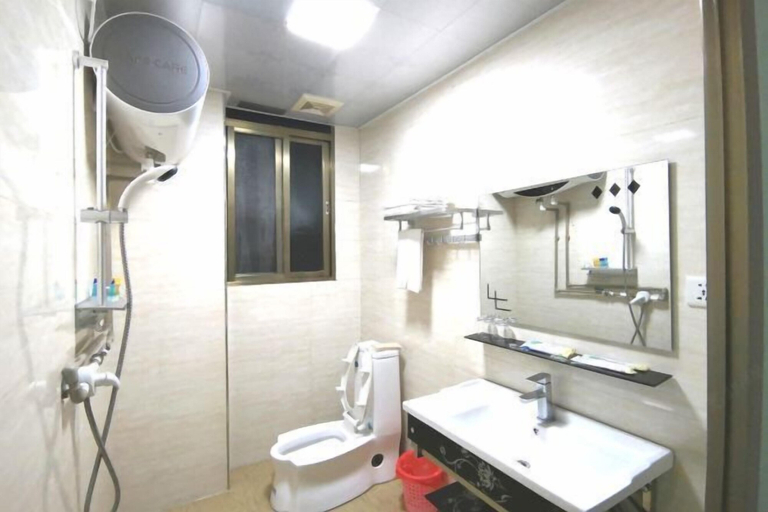 Bathroom 3, Mount Danxia Xin Yue Inn, Shaoguan