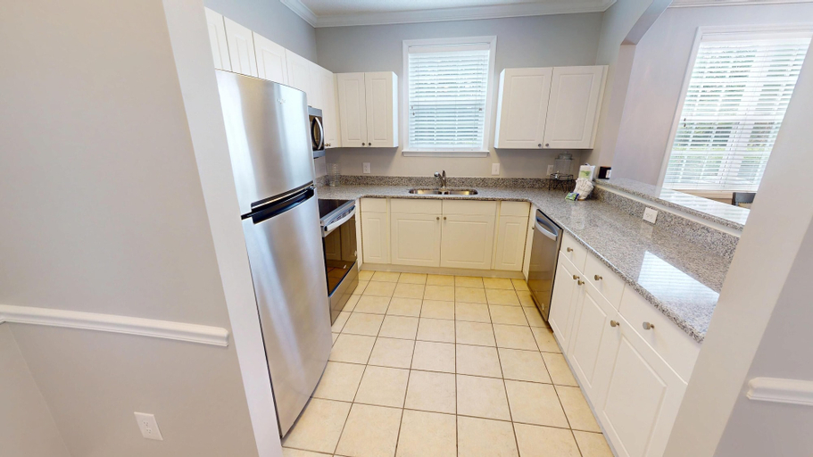 Interior 3, River Crossing 811, Horry