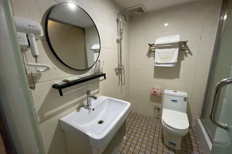 Bathroom 4, Jingang International Hotel, Kaifeng