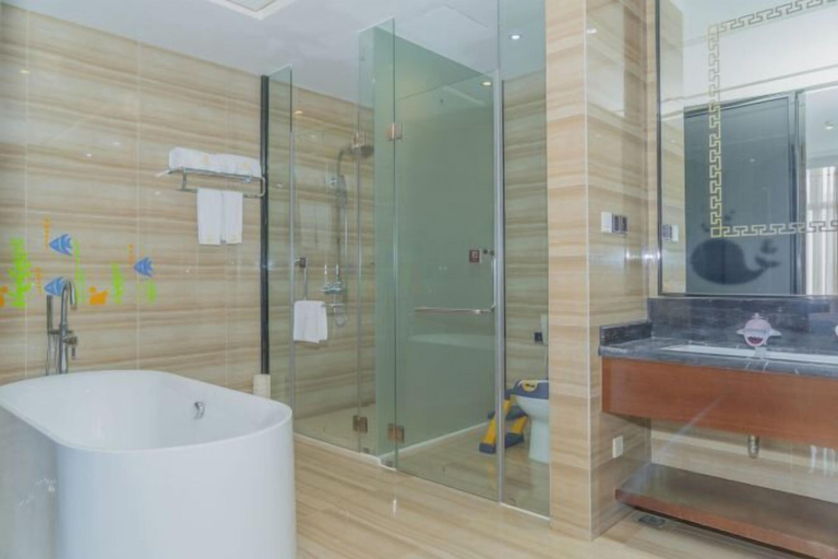 Bathroom 4, Golden Phoenix International Hotel, Zhaoqing