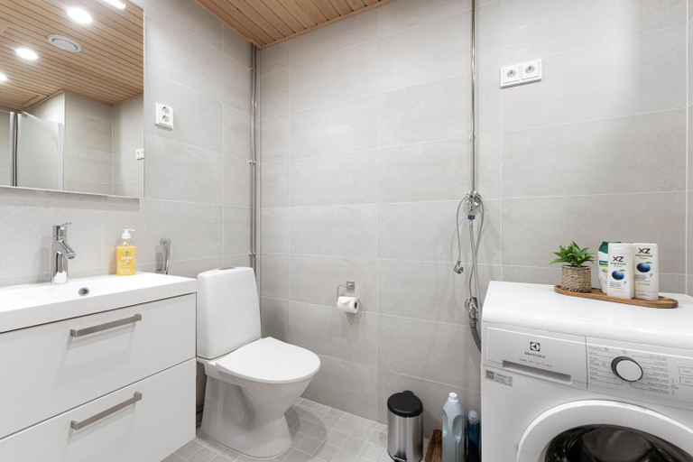 Bathroom 3, Vapari - Tampere Soccer Stadium by Come in!, Pirkanmaa