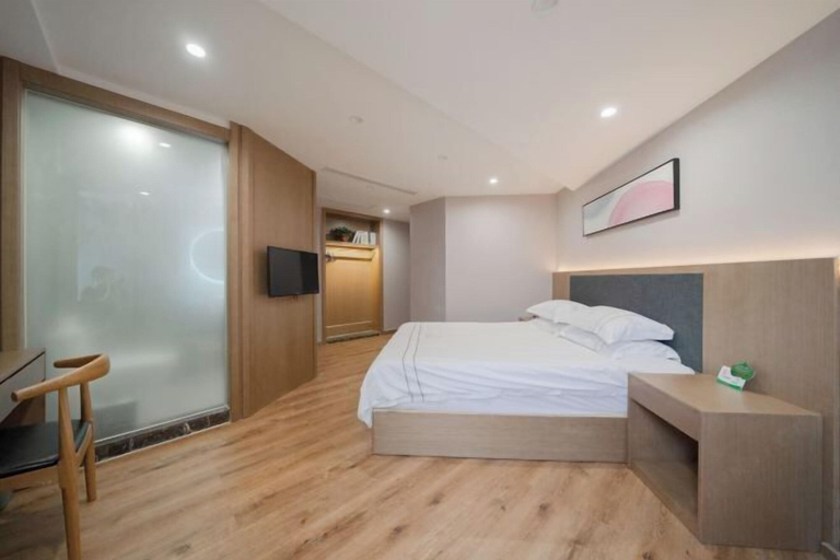 Bedroom 2, Runjia movie hotel, Huzhou