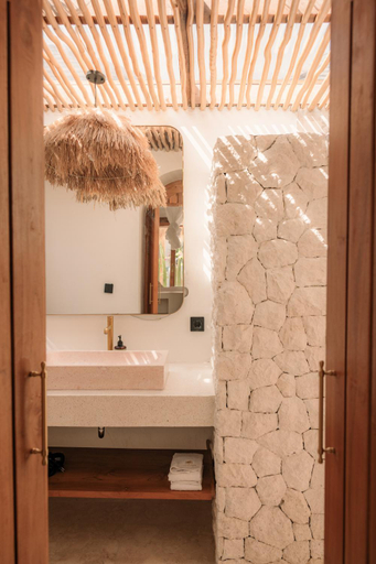 Bathroom 2, Las Palmas Uluwatu, Badung