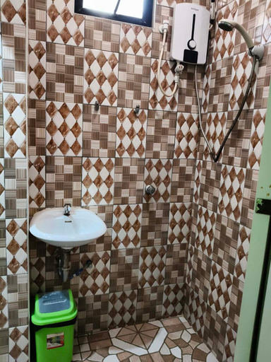 Bathroom 3, Maritonies Place, Coron