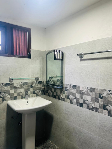 Bathroom 2, Dinila Villa, Hikkaduwa
