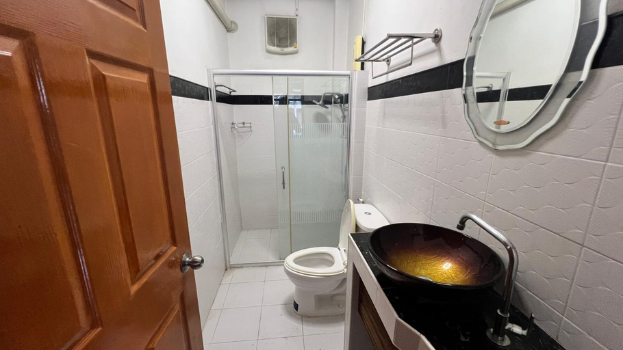 Bathroom 4, Baan Guru Resort, Hang Dong
