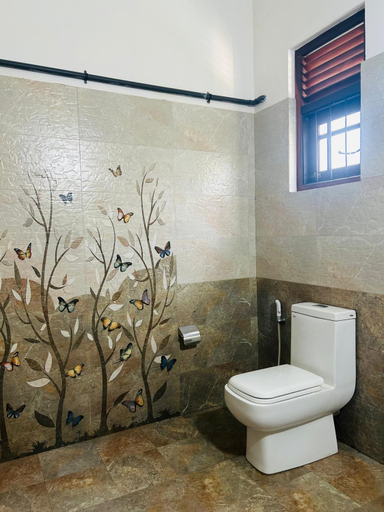 Bathroom 2, Dinila Villa, Hikkaduwa