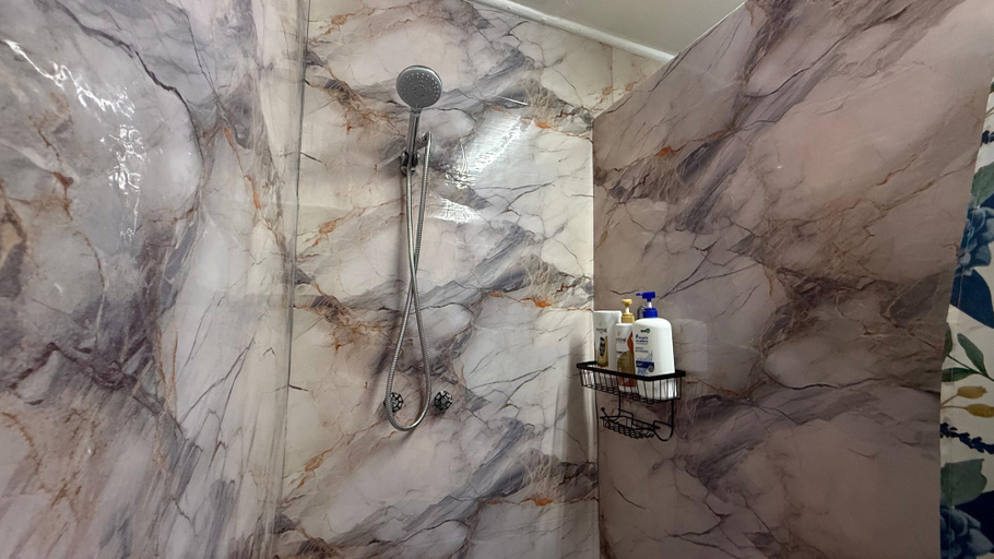 Bathroom 4, Family hostel, Santiago