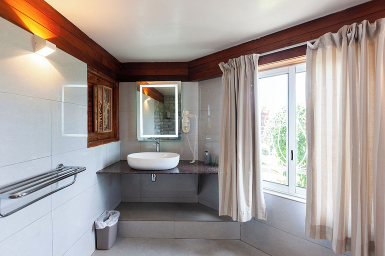 Bathroom 3, Chalets Cote Mer