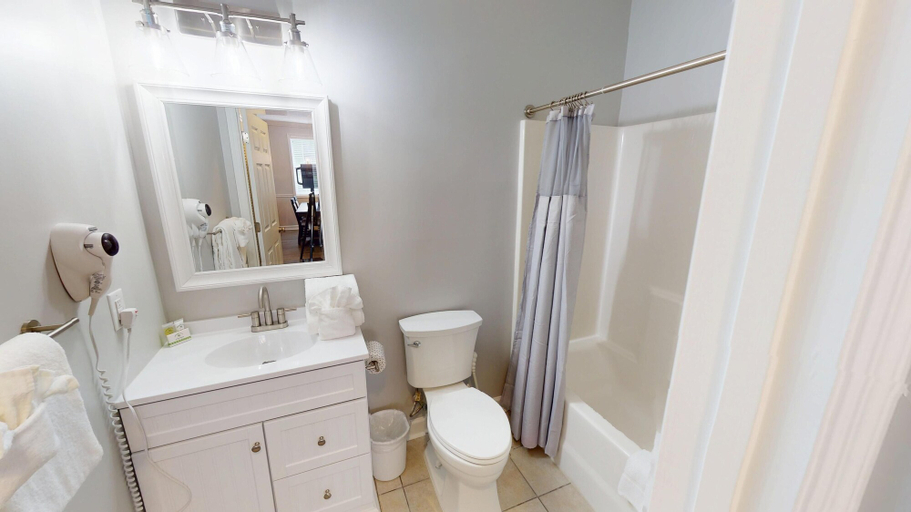 Interior 2, River Crossing 811, Horry