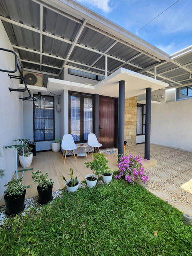 Exterior & Views 2, Villa Jingga Joyogrand Malang, Malang