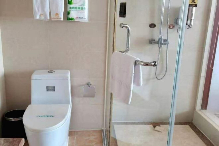 Bathroom 4, Liujingtai Garden Hostel, Zhanjiang