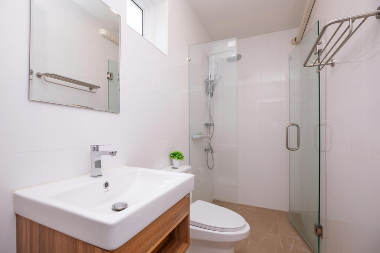 Bathroom 4, Kamala Beachfront Apartment, Pulau Phuket