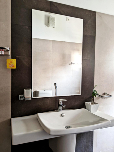 Bathroom 4, Elegant Stay Airport Transit Home CMB - Only Transit Stays, Katana