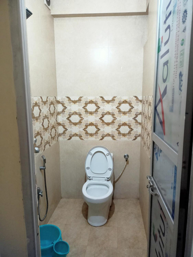 Bathroom 3, Hotel P Durga Palace, Varanasi