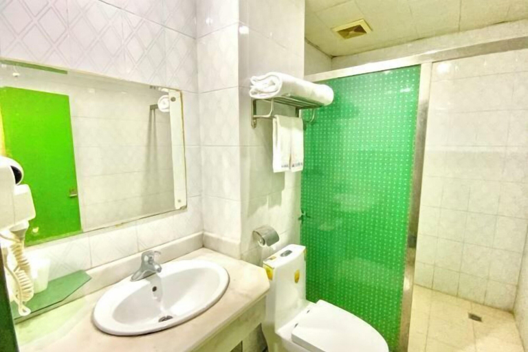 Bathroom 3, Yingjia Chain Hotel (Dongguan Xiaobian), Dongguan