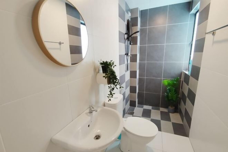 Bathroom 3, Ipoh The Manhattan Suites Apartment by IWH, Kinta
