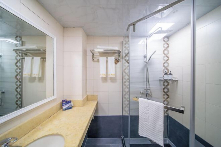 Bathroom 4, Yulong Hostel, Taizhou