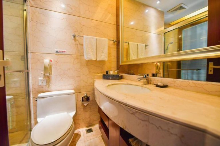 Bathroom 4, Yangfeng Yiju Hotel, Beijing