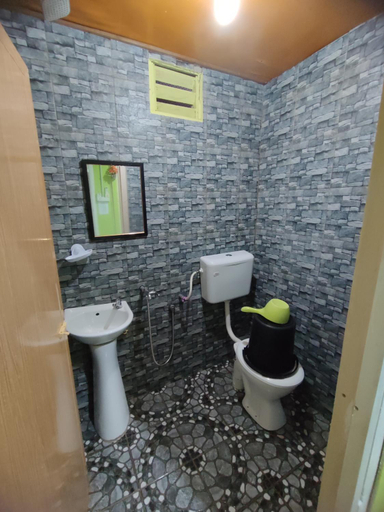 Bathroom 2, Mokdo Guest House, Besut