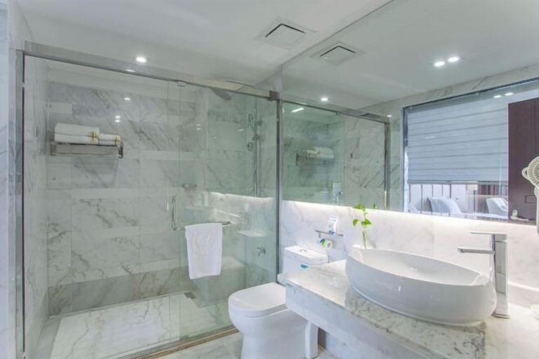 Bathroom 3, Tianshun Bo'erman Hotel, Hezhou