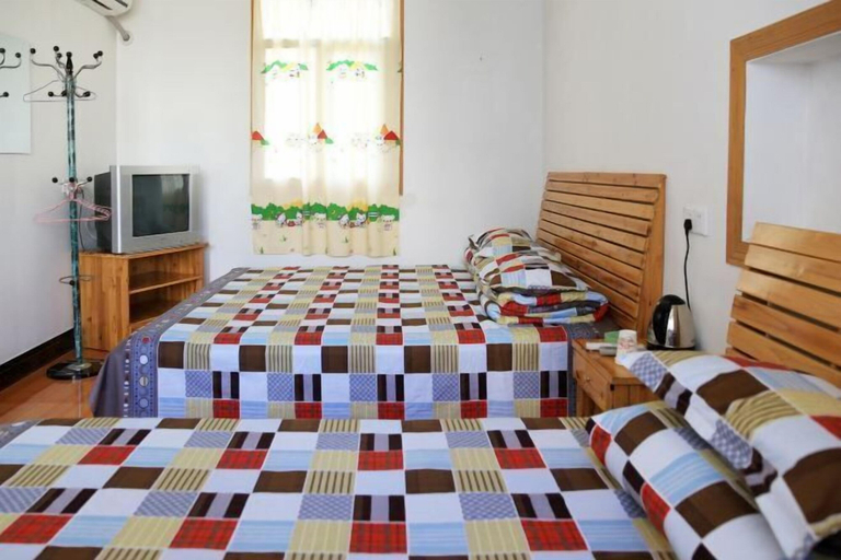 Bedroom 2, Xiangshuiju Inn, Xuancheng