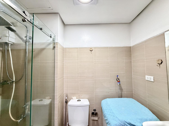 Bathroom 5, Cozy staycation near Mall of Asia, Pasay City
