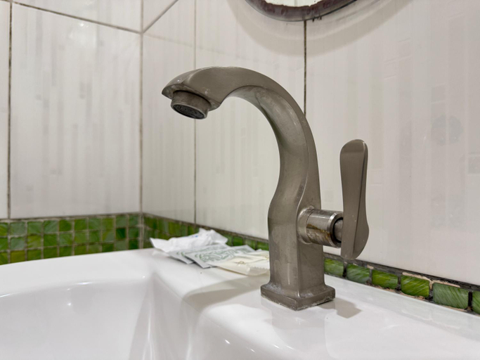 Bathroom 5, Ruen Thong Resort, Thai Mueang