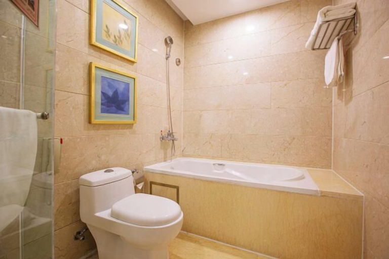Bathroom 4, Jinan Zhangqiu Inzone Garland Hotel, Jinan