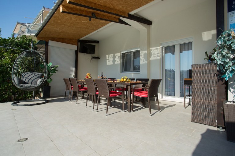 Room 2, Beachfront Holiday Home With Pool Mami, Marina