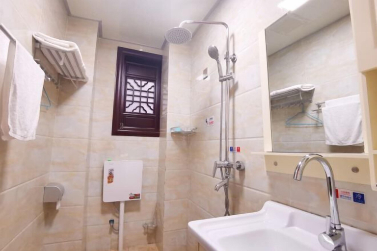 Bathroom 4, Zhongheyuan Inn, Meishan