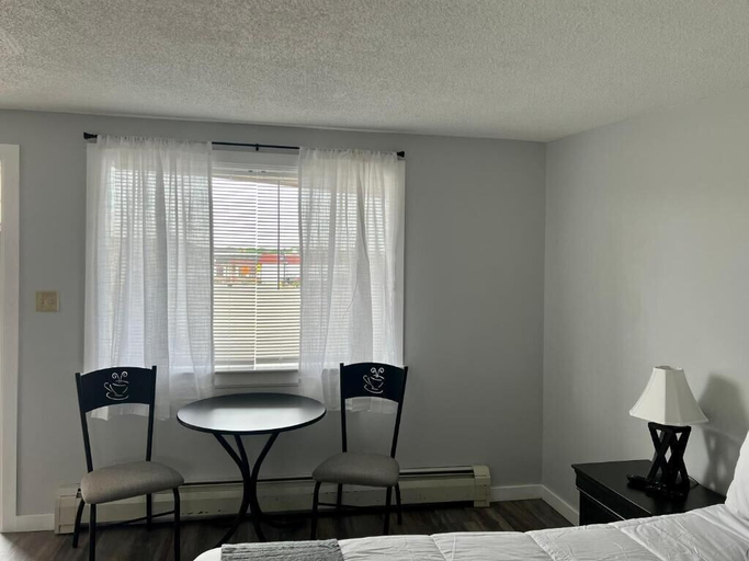 Room 4, Lincoln House Motel, Penobscot